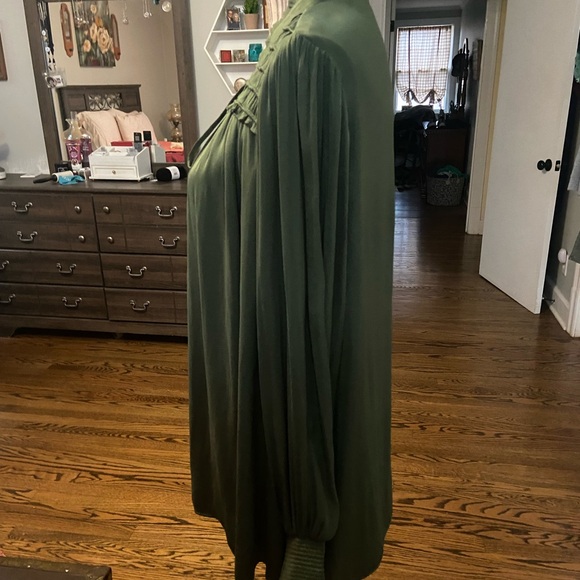 T Tahari Olive Green Blouse with Pleated Design - Picture 5 of 7